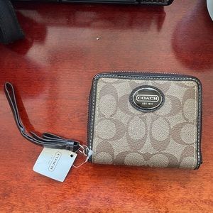 Coach Wallet/Wristlet with original tag/instructions